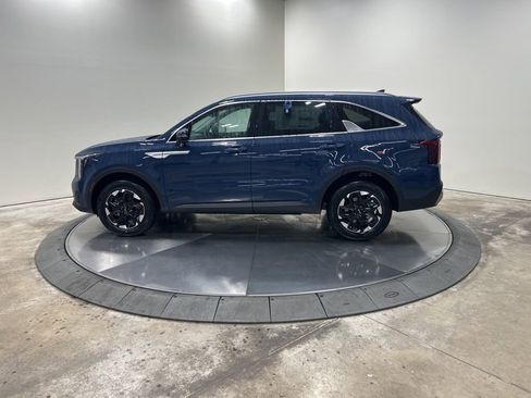 New 2025 Kia Sorento S image 8