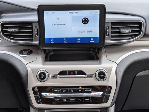 Certified 2022 Ford Explorer XLT w/ Equipment Group 202A image 19