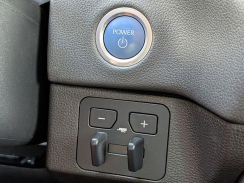 Used 2024 Toyota Tundra Limited image 24