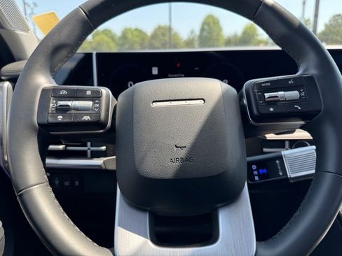 Used 2025 Hyundai Santa Fe Limited image 18