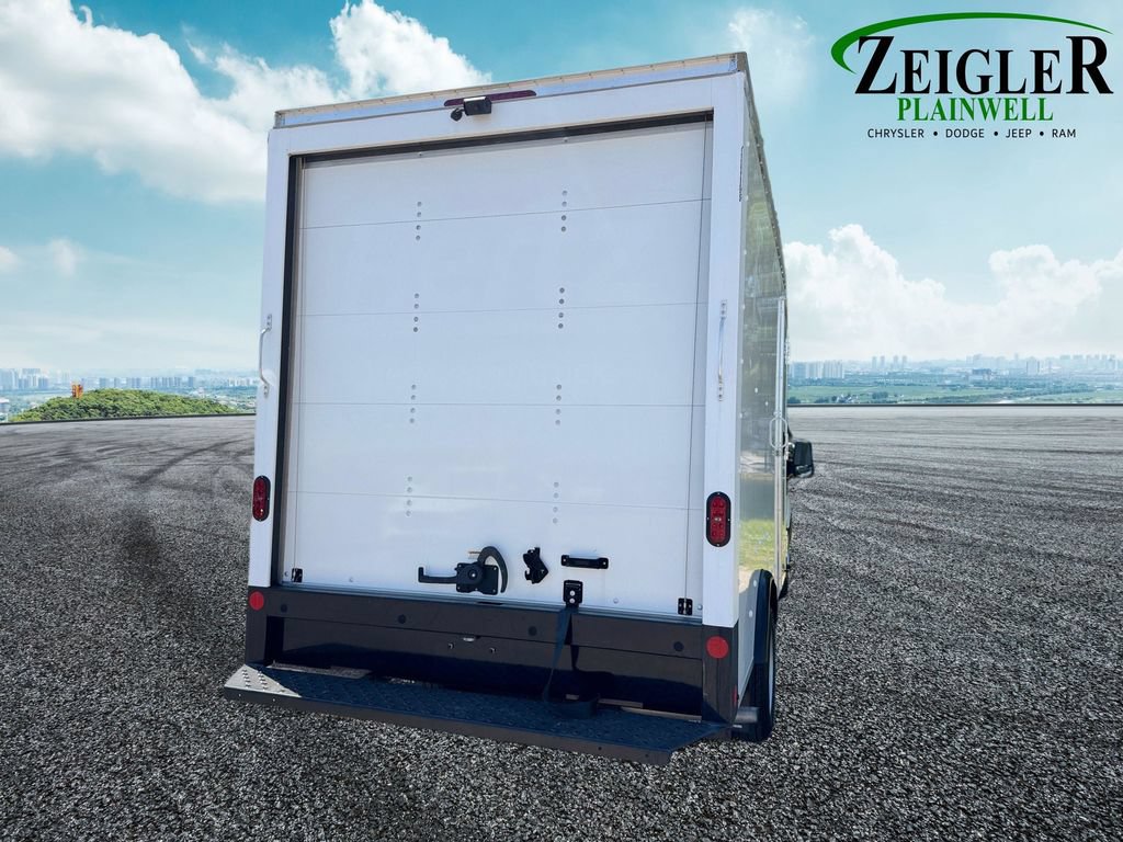 Used 2023 Ford Transit 350 DRW RWD image 5