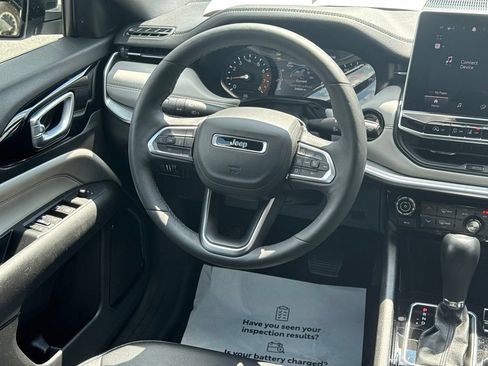 Used 2025 Jeep Compass Limited AWD/4WD image 18