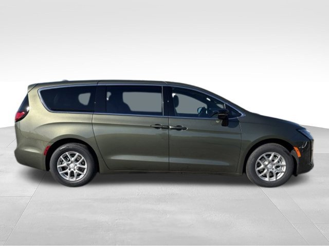 New 2027 Chrysler Pacifica Select FWD image 20