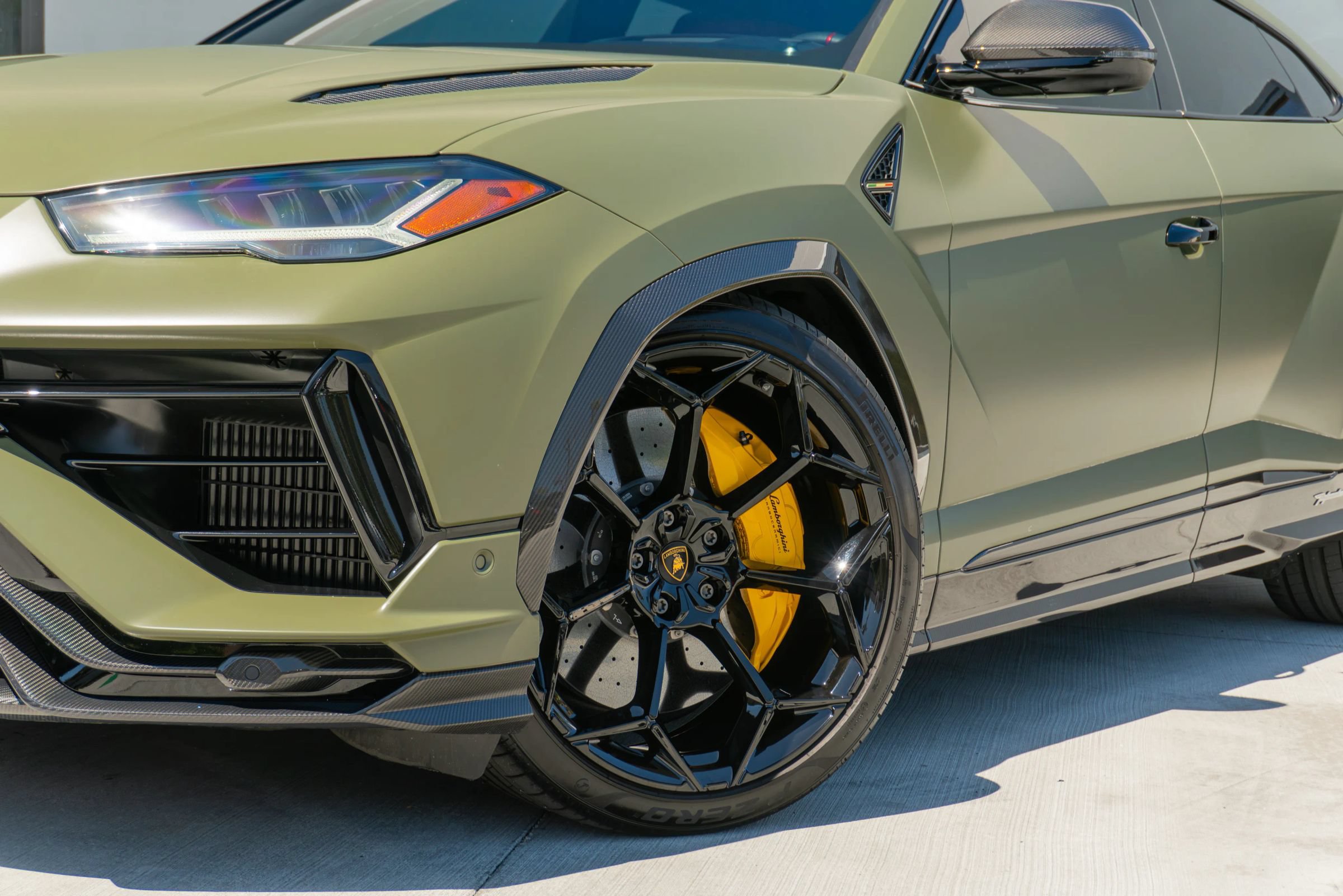 Used 2024 Lamborghini Urus Performante AWD/4WD image 25