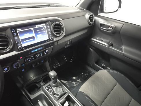 Used 2022 Toyota Tacoma TRD Off-Road image 25