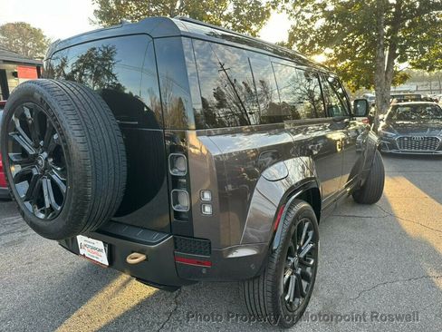 Used 2025 Land Rover Defender 110 OCTA image 6