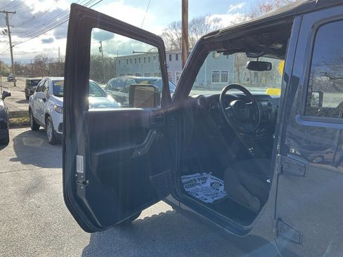 Used 2017 Jeep Wrangler Unlimited Sport w/ Quick Order Package 23S AWD/4WD image 15