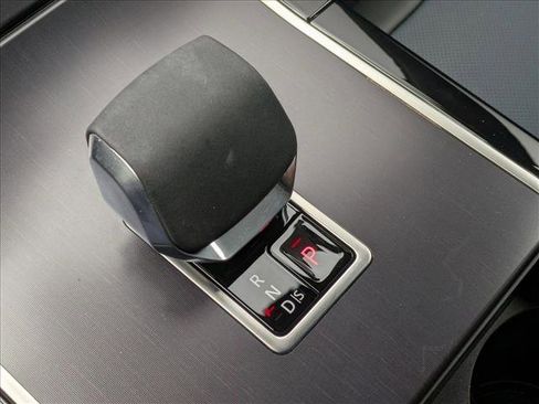 Certified 2026 Land Rover Range Rover Velar Dynamic SE image 12