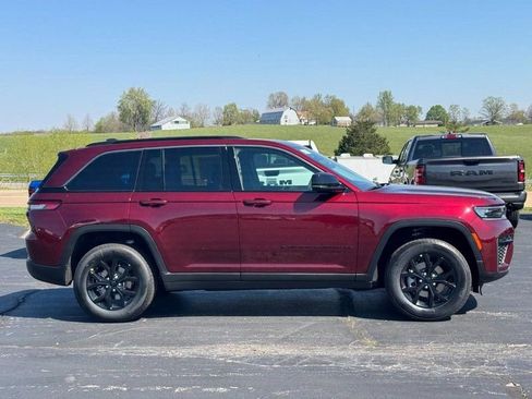 New 2026 Jeep Grand Cherokee Altitude AWD/4WD image 2