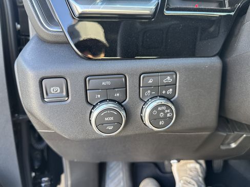 New 2026 GMC Sierra 1500 SLT image 30