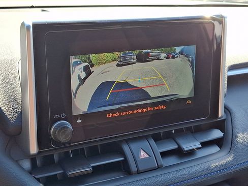 Used 2025 Toyota RAV4 SE AWD/4WD image 18