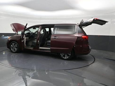 Used 2020 Kia Sedona SX FWD image 34