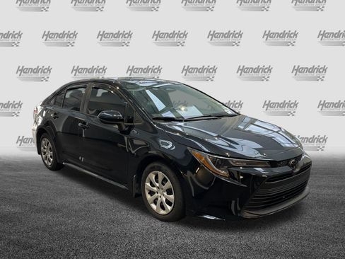 Used 2025 Toyota Corolla LE FWD image 2