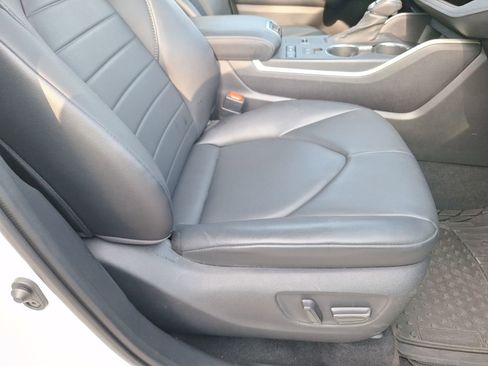Used 2020 Toyota Highlander XLE image 34