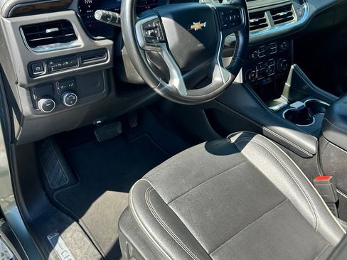 Used 2023 Chevrolet Suburban Premier image 7