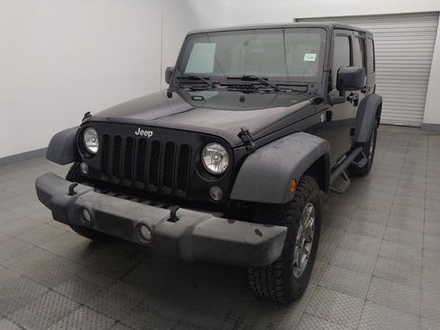 Used 2015 Jeep Wrangler Unlimited Rubicon w/ Connectivity Group AWD/4WD image 15