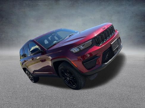 Used 2025 Jeep Grand Cherokee Altitude image 52