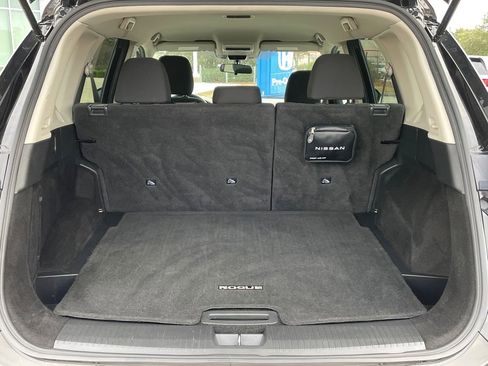 Used 2023 Nissan Rogue S image 19