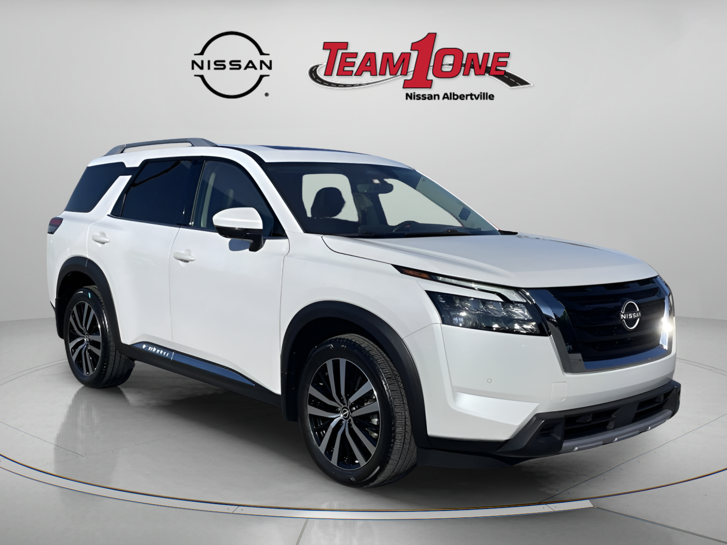 Used 2025 Nissan Pathfinder Platinum AWD/4WD image 1