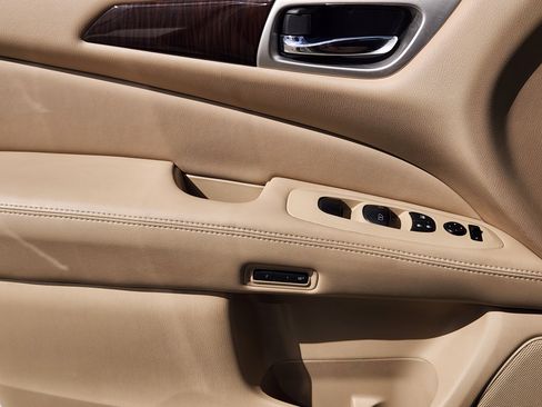 Used 2014 Nissan Pathfinder Platinum w/ Platinum Premium Package image 22