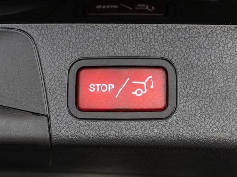 Used 2026 Mercedes-Benz GLB 250 4MATIC image 35