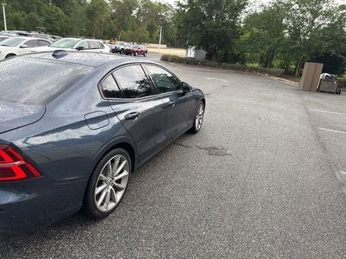 Used 2021 Volvo S60 T5 Momentum w/ Premium Package FWD image 8
