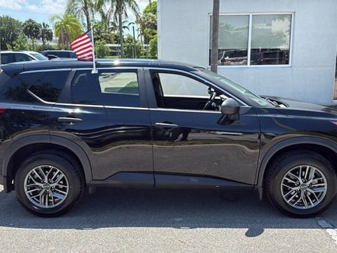 Used 2023 Nissan Rogue S AWD/4WD image 10