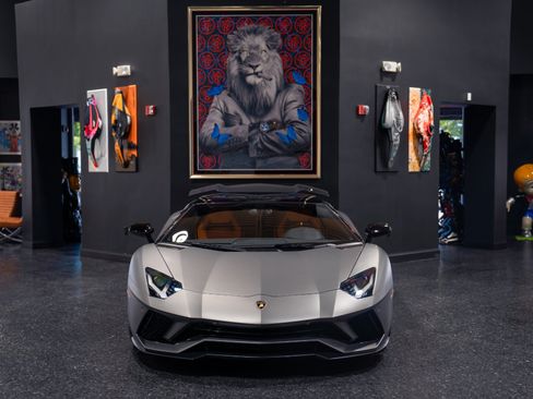 Used 2019 Lamborghini Aventador S AWD/4WD image 4