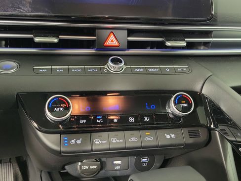 New 2025 Hyundai Elantra Limited image 16