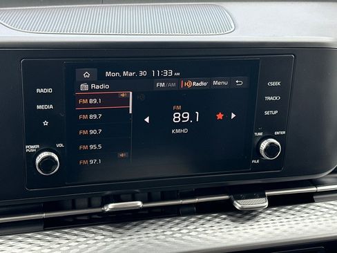 Used 2024 Kia Carnival LX image 18