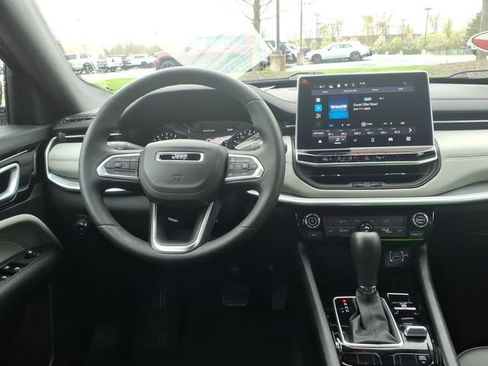 Certified 2024 Jeep Compass Limited AWD/4WD image 10