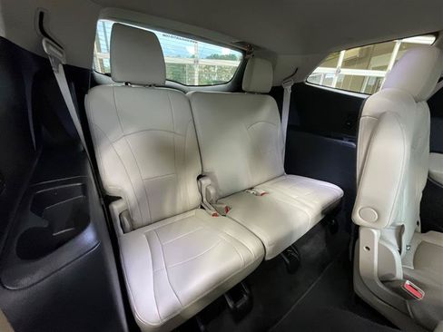 Used 2020 Buick Enclave Essence w/ Sound and Sites Package FWD image 27