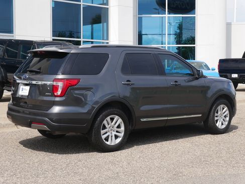 Used 2019 Ford Explorer XLT w/ Class III Trailer Tow Package AWD/4WD image 3