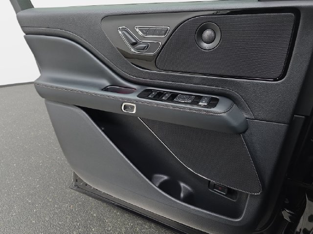 New 2027 Lincoln Aviator Reserve AWD/4WD image 23