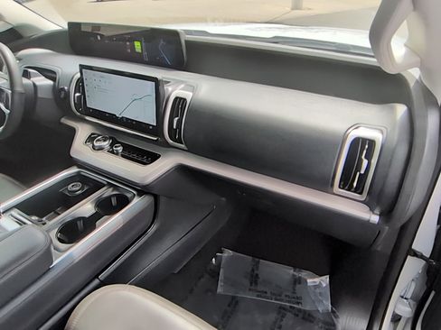 Used 2025 Ford Expedition Active AWD/4WD image 33