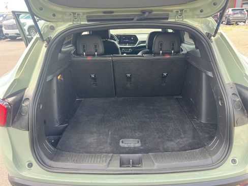 Used 2024 Chevrolet Trax RS w/ Sunroof Package FWD image 40