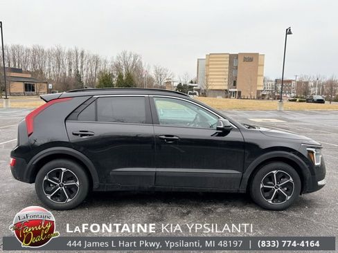 Certified 2024 Kia Niro EX image 6