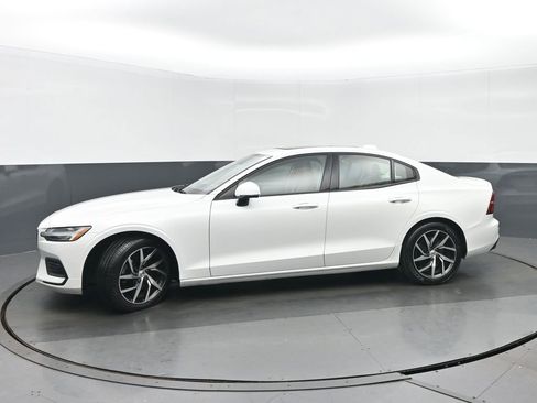 Used 2019 Volvo S60 T5 Momentum w/ Premium Package FWD image 6