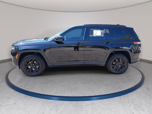 Used 2024 Jeep Grand Cherokee Altitude image 8