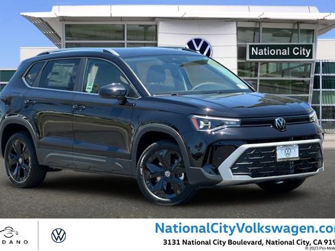 New 2026 Volkswagen Taos SE FWD image 1