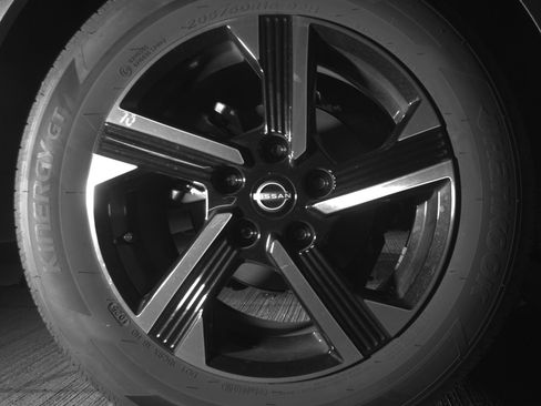 Used 2025 Nissan Sentra SV FWD image 15