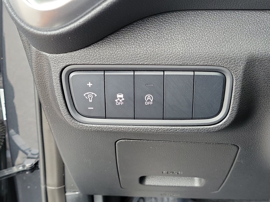 Used 2025 Kia Soul LX w/ LX Technology Package FWD image 29
