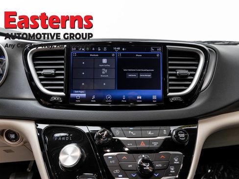 Used 2024 Chrysler Pacifica Touring-L FWD image 12