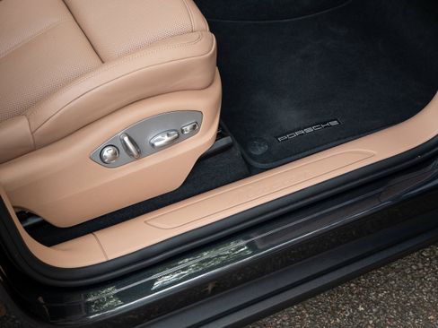 Used 2025 Porsche Macan image 28