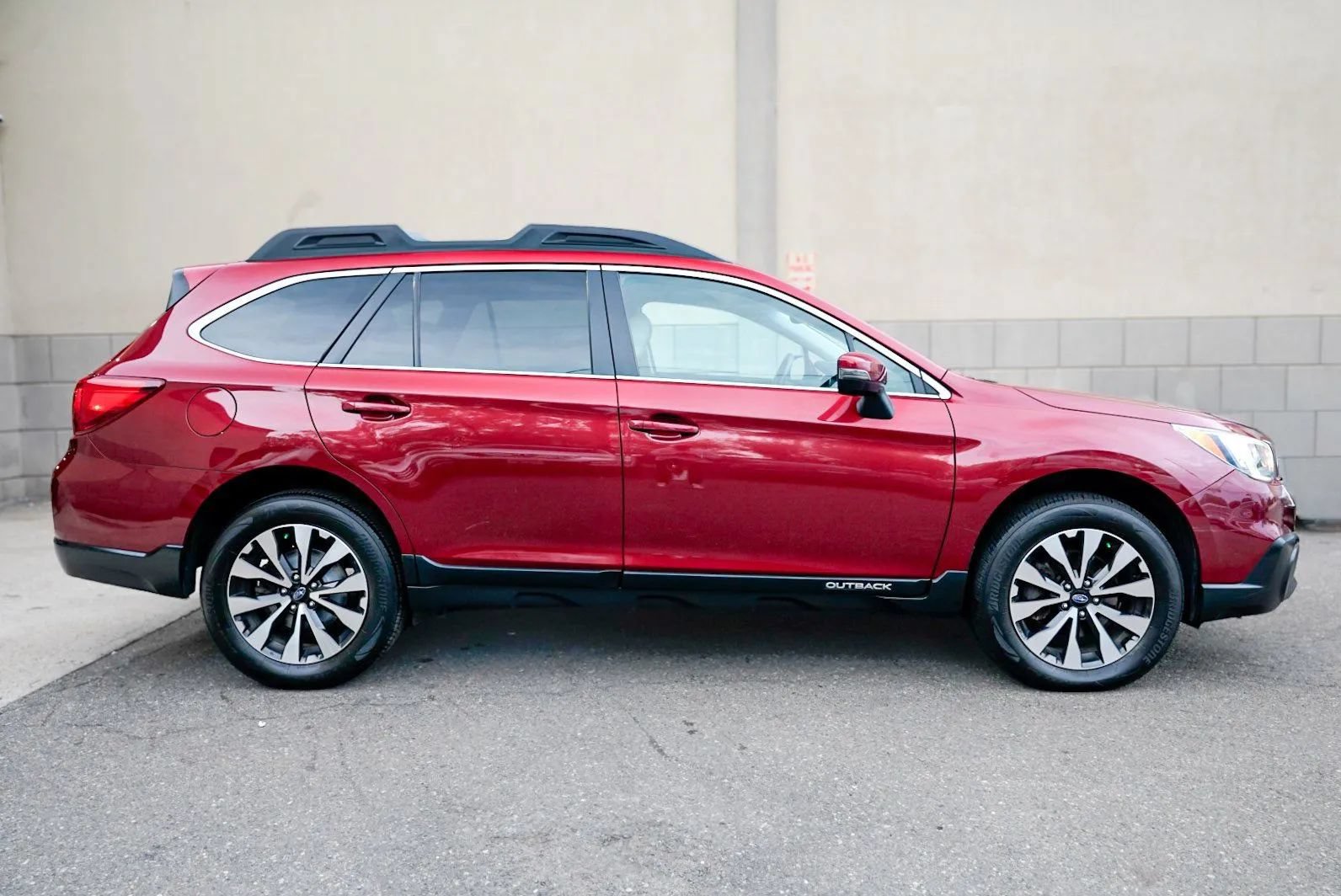 Used 2015 Subaru Outback 2.5i Limited AWD/4WD image 4