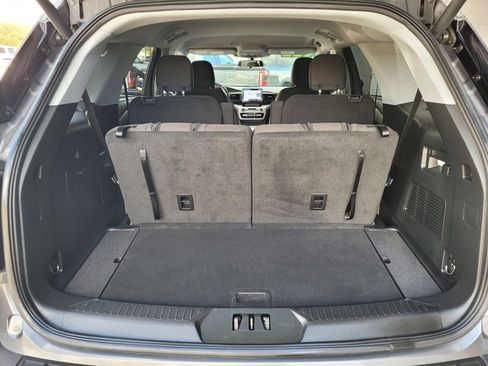 Used 2022 Ford Explorer XLT image 29