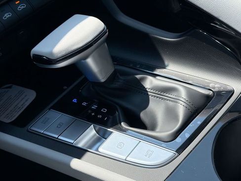 New 2026 Hyundai Elantra Limited FWD image 24
