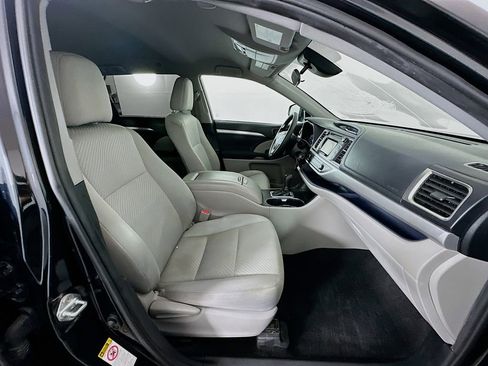 Used 2019 Toyota Highlander LE image 26