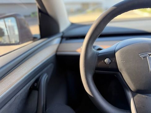 Used 2023 Tesla Model Y Long Range image 7