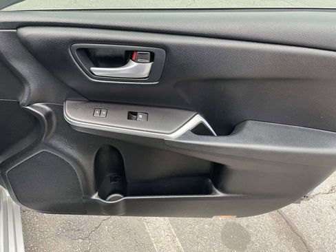 Used 2016 Toyota Camry SE image 42